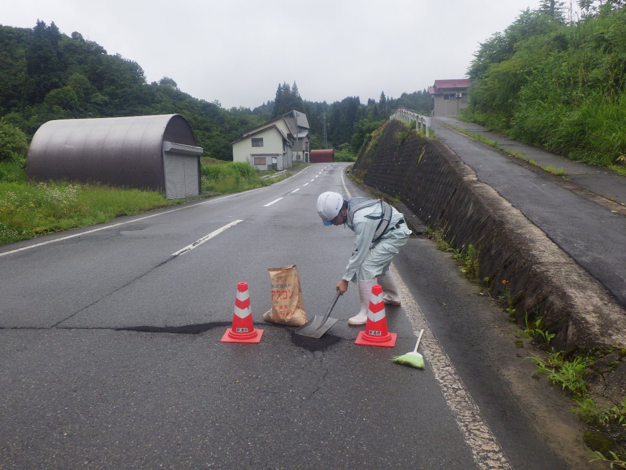 国道291号道路パトロール舗装修繕（茂沢）